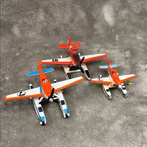 ✈️Disney Pixar Planes Dusty Crophopper Pontoon Die-Cast Plane & 2 Plastic Dustys